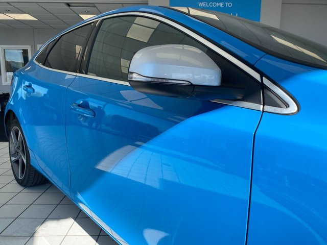 View our VOLVO V40