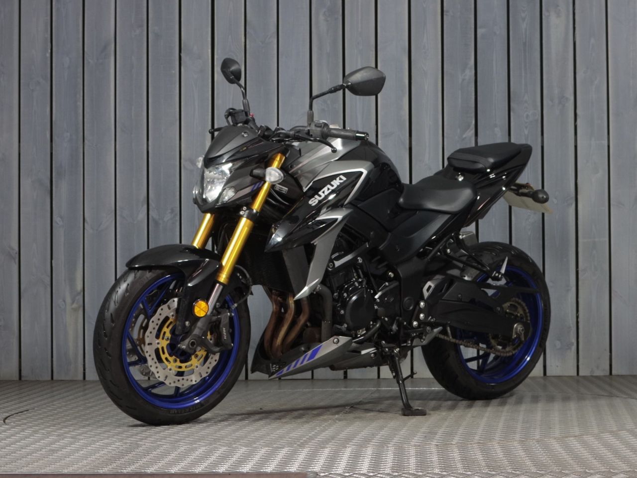 SUZUKI GSX-S750