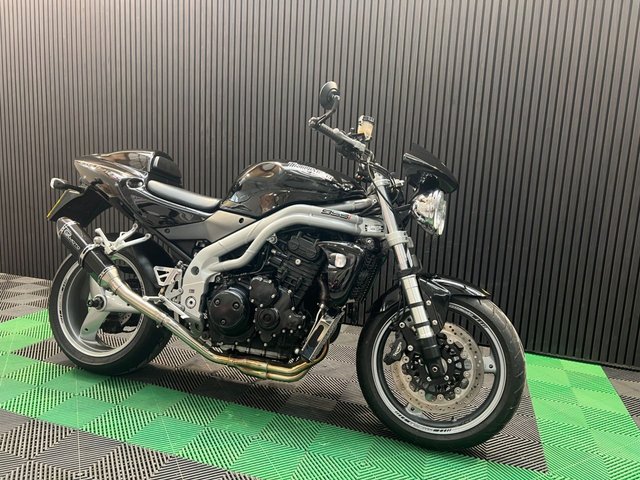 View our TRIUMPH Speed Triple 955