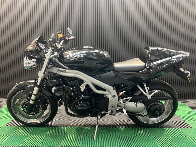 View our TRIUMPH Speed Triple 955