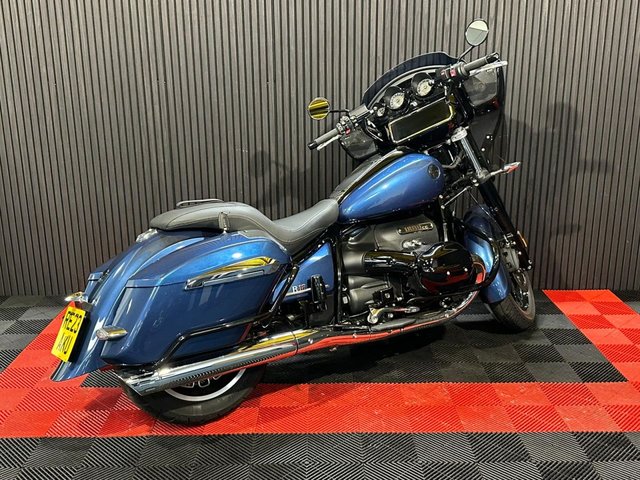 View our BMW R 18 B