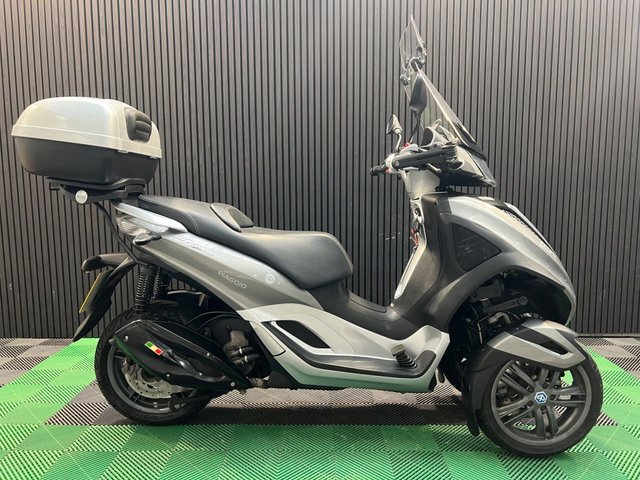 View our PIAGGIO MP3 300