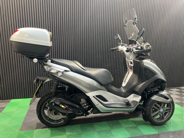 View our PIAGGIO MP3 300