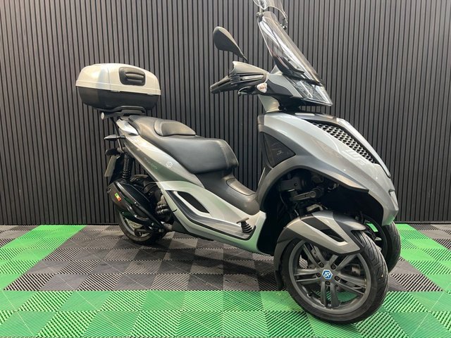 View our PIAGGIO MP3 300