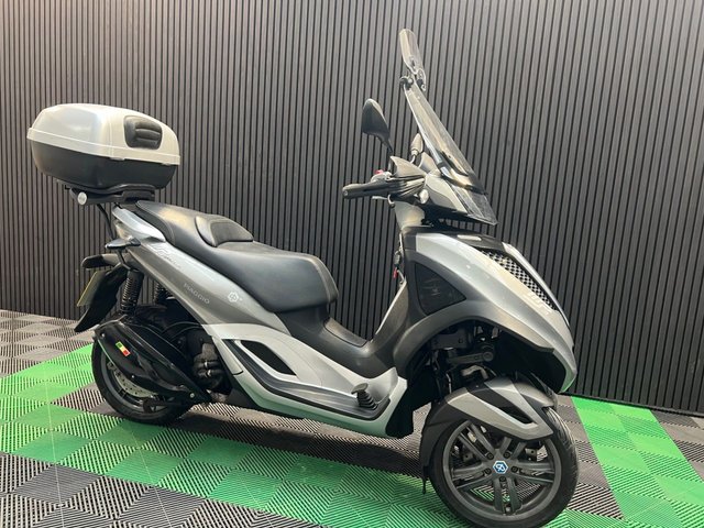 View our PIAGGIO MP3 300