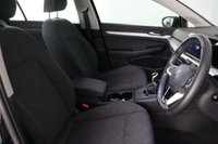 USED 2023 73 VOLKSWAGEN GOLF 1.0 TSI Life Euro 6 (s/s) 5dr SATNAV, CAR PLAY, 1 OWNER
