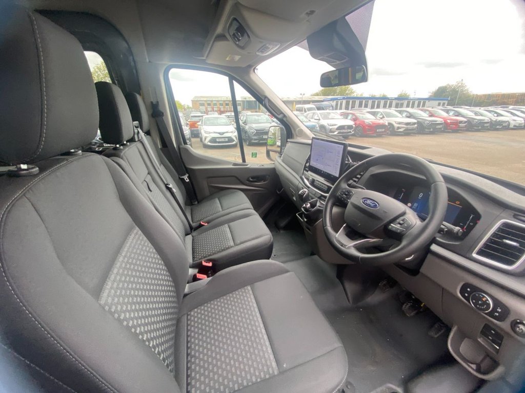 USED 2025 25 FORD TRANSIT 2.0 350 EcoBlue Limited Minibus Double Cab 5dr Diesel Manual RWD L2 H2 Euro 6 (s/s) (11 Seat) (165 ps) Minibus