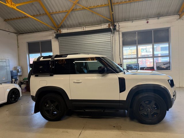View our LAND ROVER DEFENDER 90