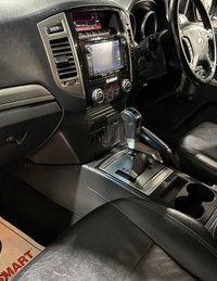 USED 2015 65 MITSUBISHI SHOGUN 3.2 DI-DC SG4 SUV 5dr Diesel Auto 4WD Euro 6 LWB (187 ps) 