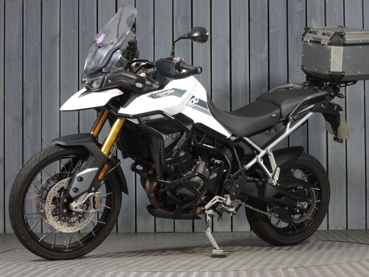 TRIUMPH TIGER 900