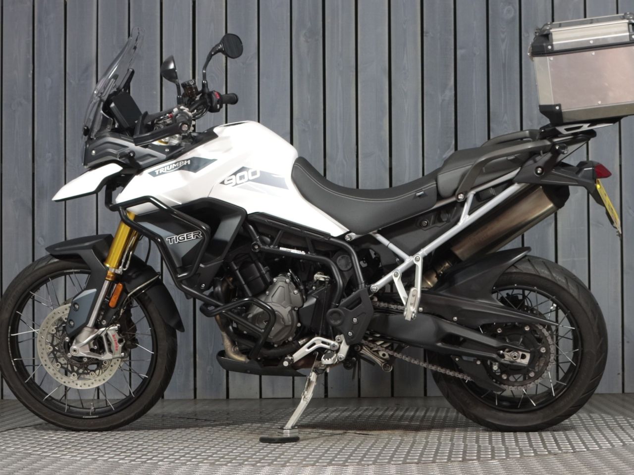 TRIUMPH TIGER 900
