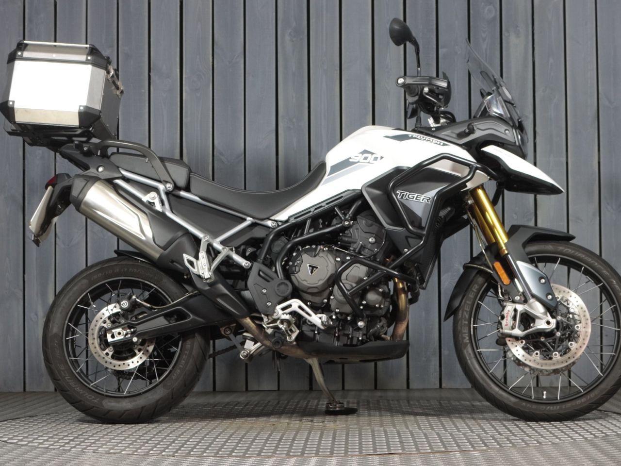 TRIUMPH TIGER 900