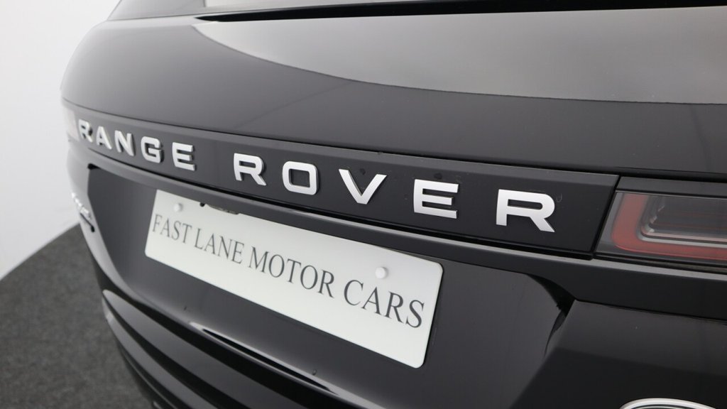 USED 2019 69 LAND ROVER RANGE ROVER EVOQUE 2.0 D150 SE SUV 5dr Diesel Auto 4WD Euro 6 (s/s) (150 ps) Land Rover Dealer Service History, A Stunning Example.