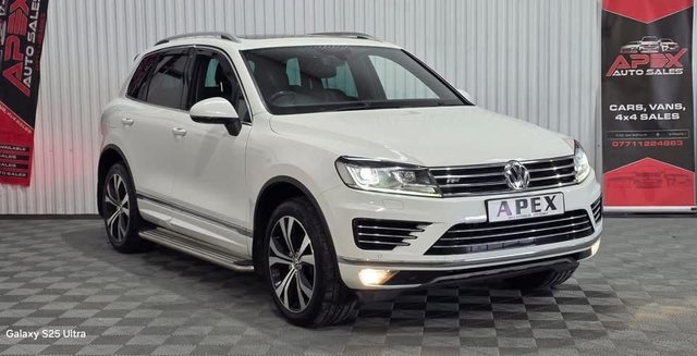 View our Volkswagen Touareg 3.0 TDI V6 BlueMotion Tech R-Line SUV 5dr Diesel Tiptronic 4WD Euro 6 (s/s) (262 ps)
