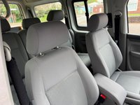 USED 2009 59 VOLKSWAGEN CADDY MAXI LIFE 1.9 TDI Pure Drive 104 ps 5 SEATER WAV WHEEL CHAIR ACCESSIBLE MPV 5DR WHEELCHAIR RAMP+ALLOYS+AIR CON