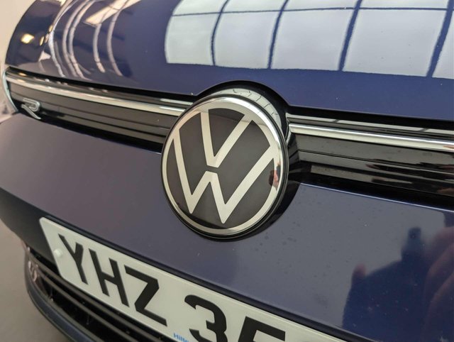 USED 2021 21 VOLKSWAGEN GOLF 1.5 Golf R-Line TSi 5dr CLICK & COLLECT/ HOME DELIVERY