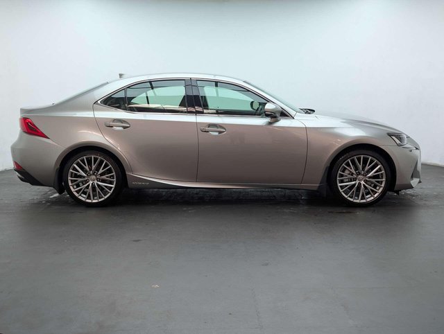 USED 2017 17 LEXUS IS 2.5 IS 300h Premier CVT 4dr CLICK & COLLECT/ HOME DELIVERY
