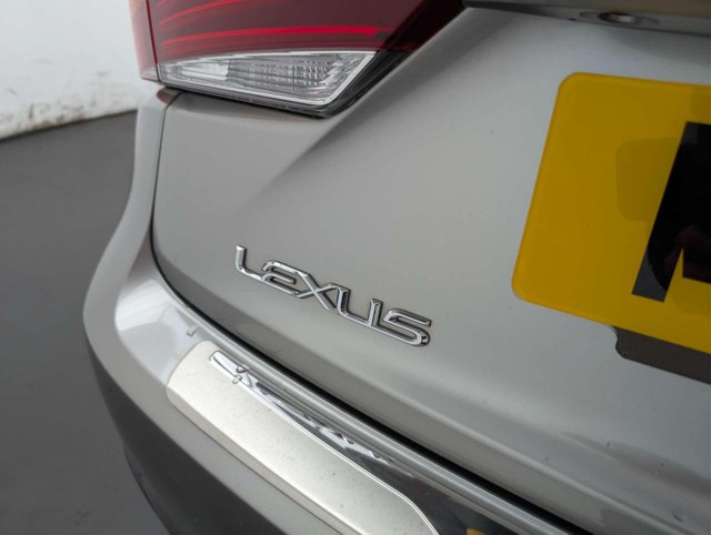 USED 2017 17 LEXUS IS 2.5 IS 300h Premier CVT 4dr CLICK & COLLECT/ HOME DELIVERY