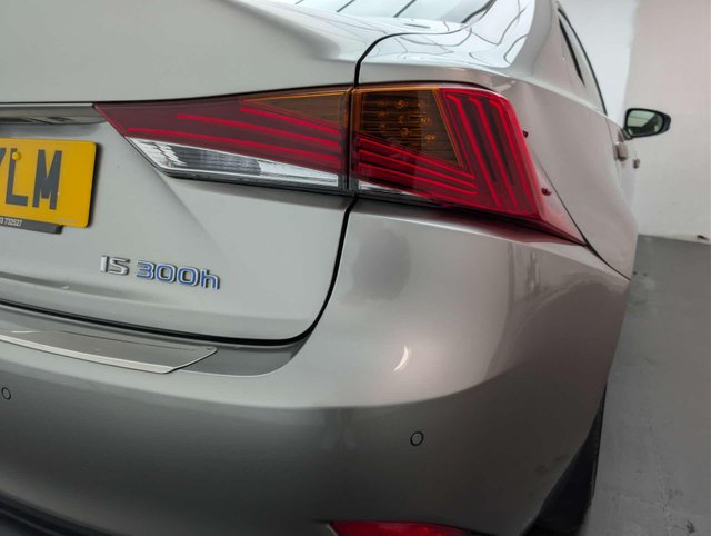 USED 2017 17 LEXUS IS 2.5 IS 300h Premier CVT 4dr CLICK & COLLECT/ HOME DELIVERY