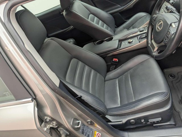 USED 2017 17 LEXUS IS 2.5 IS 300h Premier CVT 4dr CLICK & COLLECT/ HOME DELIVERY