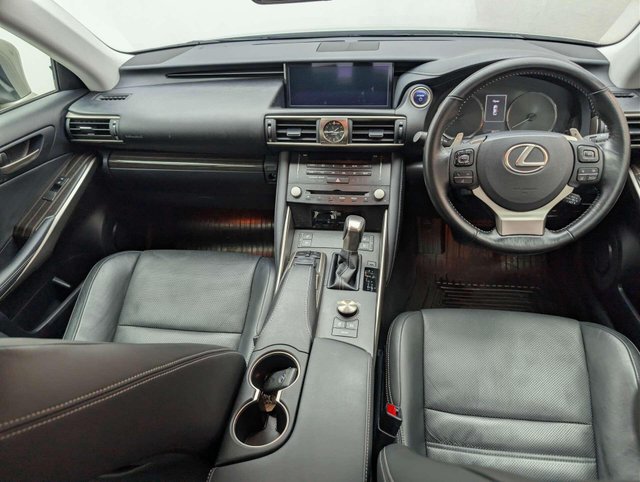 USED 2017 17 LEXUS IS 2.5 IS 300h Premier CVT 4dr CLICK & COLLECT/ HOME DELIVERY