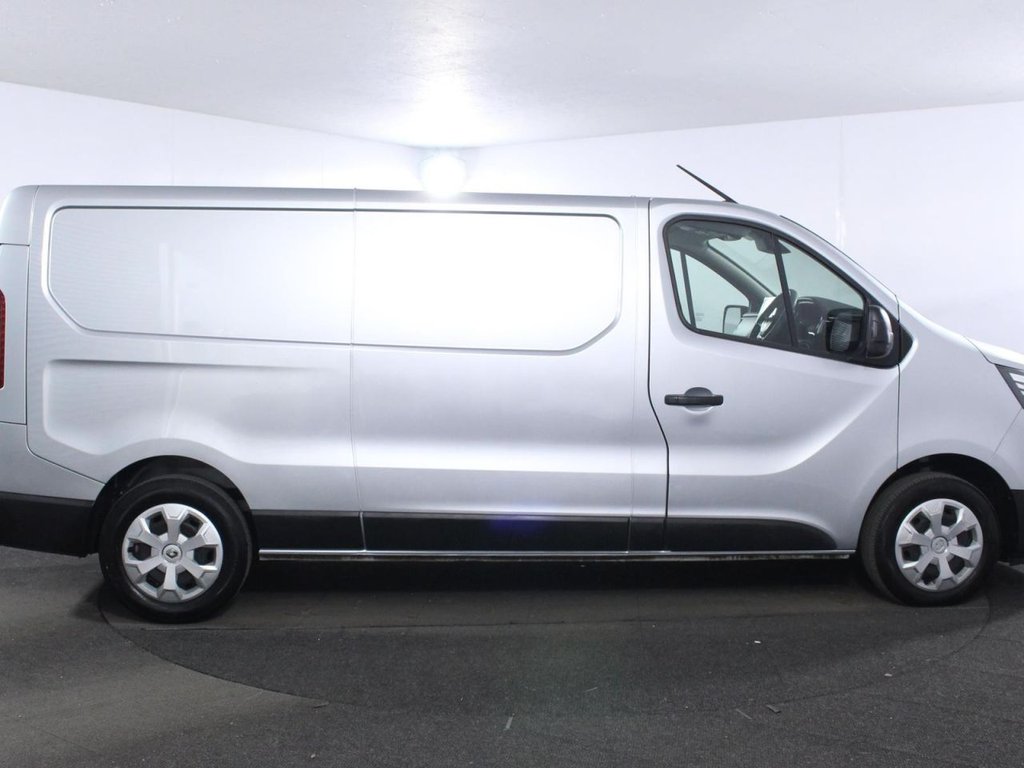 USED 2023 23 RENAULT TRAFIC 2.0 dCi Blue LL30 Advance Panel Van 5dr Diesel Manual L2 H1 Euro 6 (s/s) (130 ps) PLUS VAT