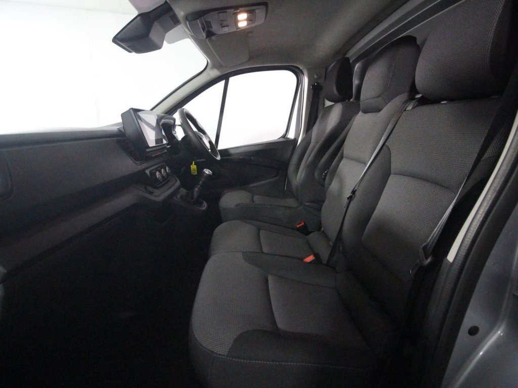 USED 2023 23 RENAULT TRAFIC 2.0 dCi Blue LL30 Advance Panel Van 5dr Diesel Manual L2 H1 Euro 6 (s/s) (130 ps) PLUS VAT