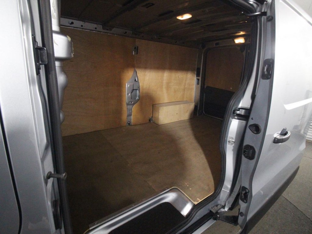 USED 2023 23 RENAULT TRAFIC 2.0 dCi Blue LL30 Advance Panel Van 5dr Diesel Manual L2 H1 Euro 6 (s/s) (130 ps) PLUS VAT
