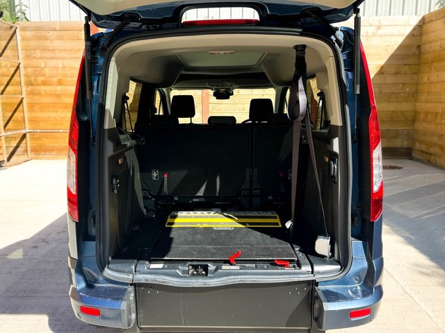 View our FORD TOURNEO CONNECT
