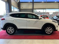 USED 2020 70 HYUNDAI TUCSON 1.6 GDi SE Nav SUV 5dr Petrol Manual Euro 6 (s/s) (132 ps) APPLE CARPLAY, REVERSE CAMERA, LED DAYTIME RUNNING LIGHTS, DUAL CLIMATE  CONTROL, AIR CONDITIONING, CRUISE CONTROL, SPEED LIMITER, ISOFIX, 8 INCH TOUCHSCREEN DISPLAY WITH SAT NAV, 17 INCH ALLOY WHEELS, POLAR WHITE