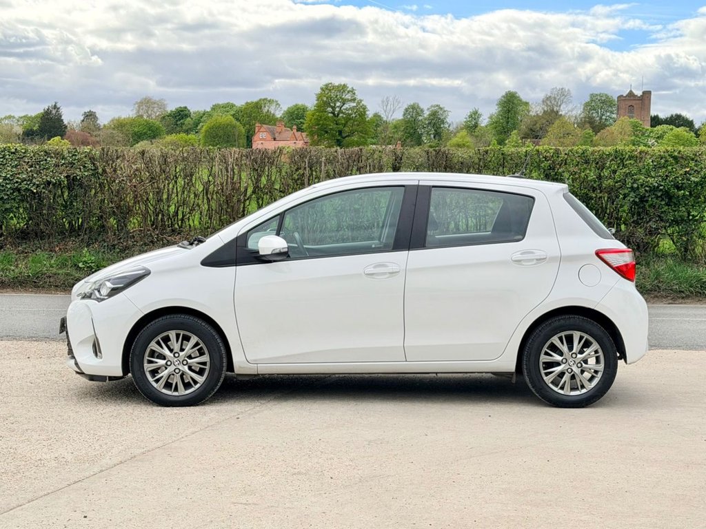 USED 2017 TOYOTA YARIS 1.5 VVT-i Icon Hatchback 5dr Petrol CVT Euro 6 (111 ps) 1 Owner|5 Services|Camera|CRS|&pound;35 Annual Road Tax|