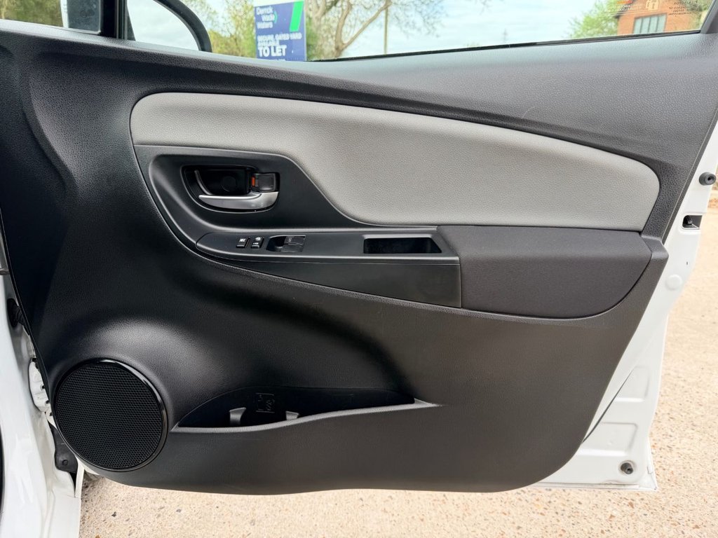 USED 2017 TOYOTA YARIS 1.5 VVT-i Icon Hatchback 5dr Petrol CVT Euro 6 (111 ps) 1 Owner|5 Services|Camera|CRS|&pound;35 Annual Road Tax|
