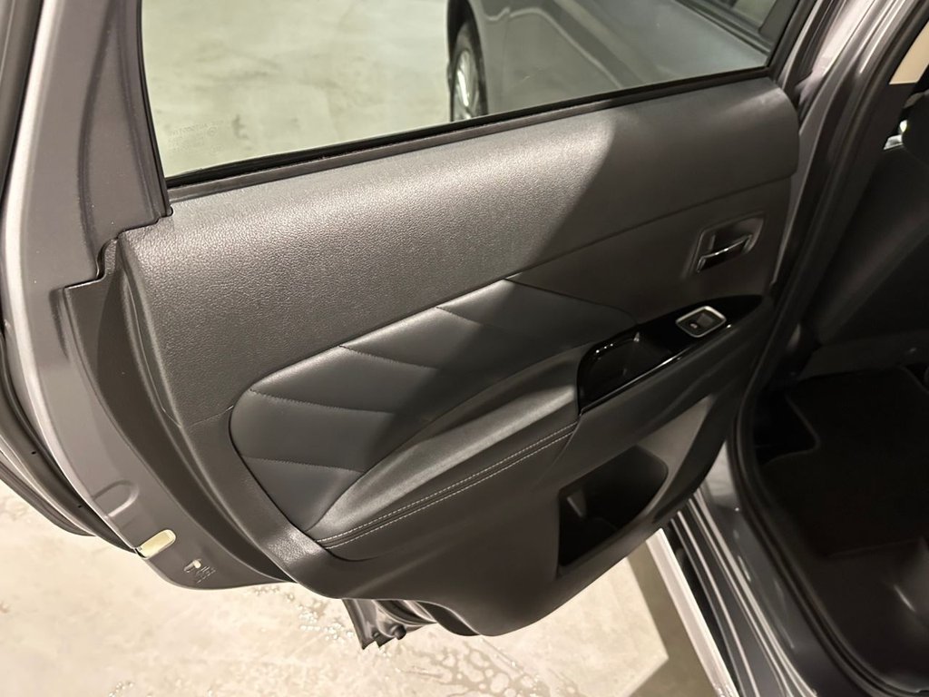 USED 2018 68 MITSUBISHI OUTLANDER 2.4h TwinMotor 13.8kWh Juro SUV 5dr Petrol Plug-in Hybrid CVT 4WD Euro 6 (s/s) (209 ps) 