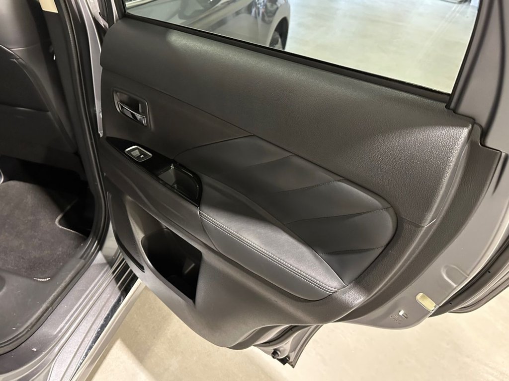 USED 2018 68 MITSUBISHI OUTLANDER 2.4h TwinMotor 13.8kWh Juro SUV 5dr Petrol Plug-in Hybrid CVT 4WD Euro 6 (s/s) (209 ps) 