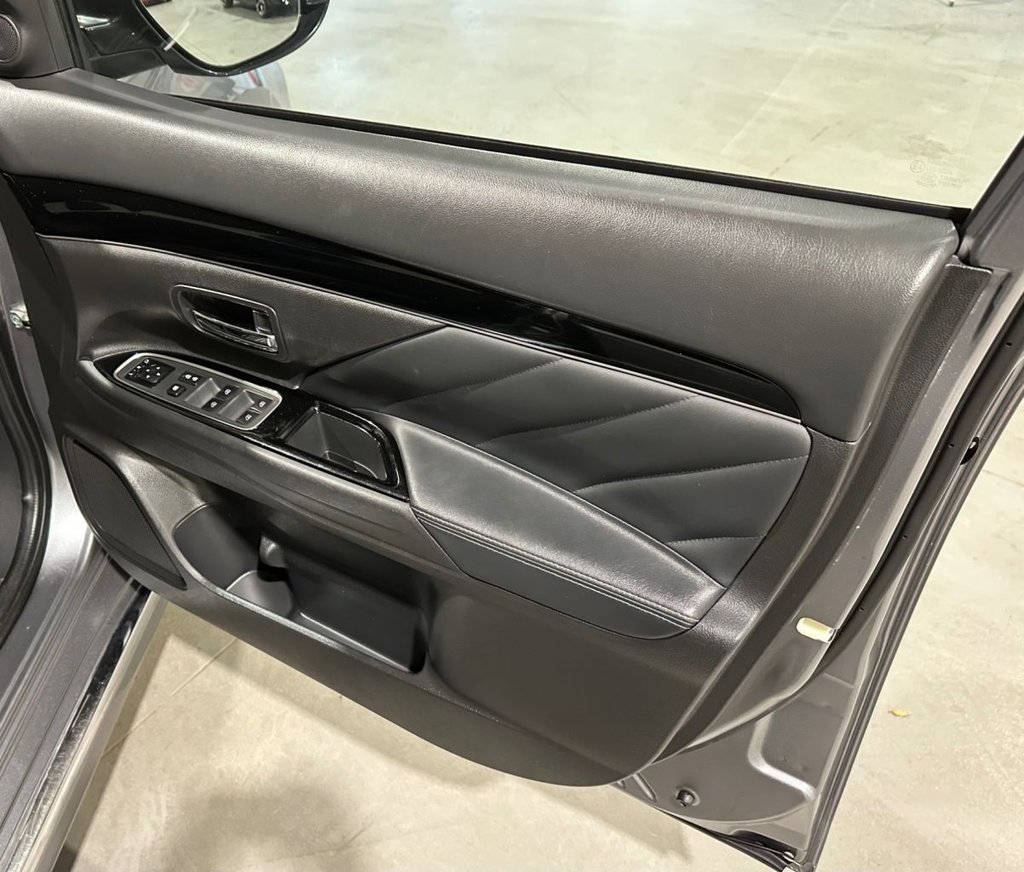 USED 2018 68 MITSUBISHI OUTLANDER 2.4h TwinMotor 13.8kWh Juro SUV 5dr Petrol Plug-in Hybrid CVT 4WD Euro 6 (s/s) (209 ps) 
