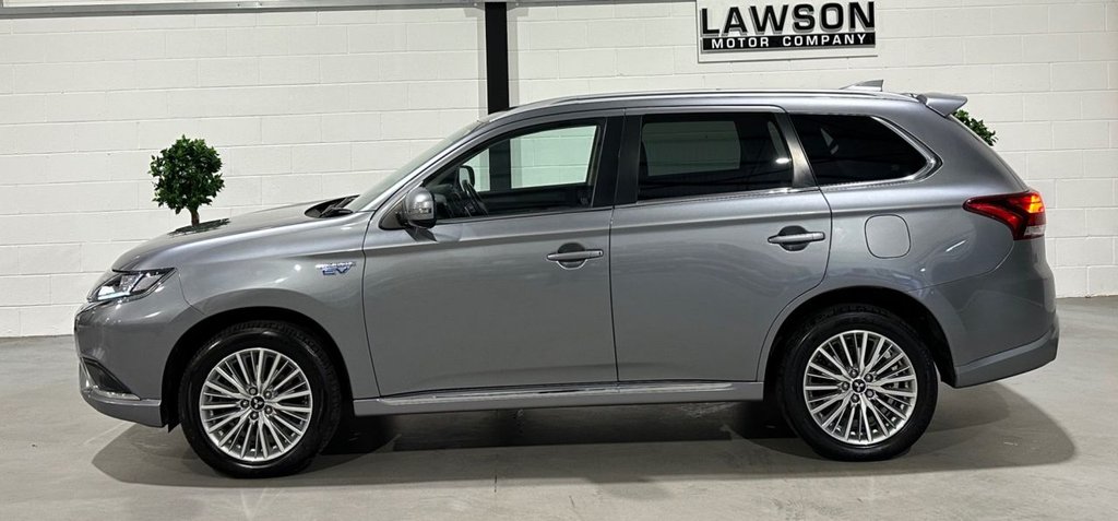USED 2018 68 MITSUBISHI OUTLANDER 2.4h TwinMotor 13.8kWh Juro SUV 5dr Petrol Plug-in Hybrid CVT 4WD Euro 6 (s/s) (209 ps) 