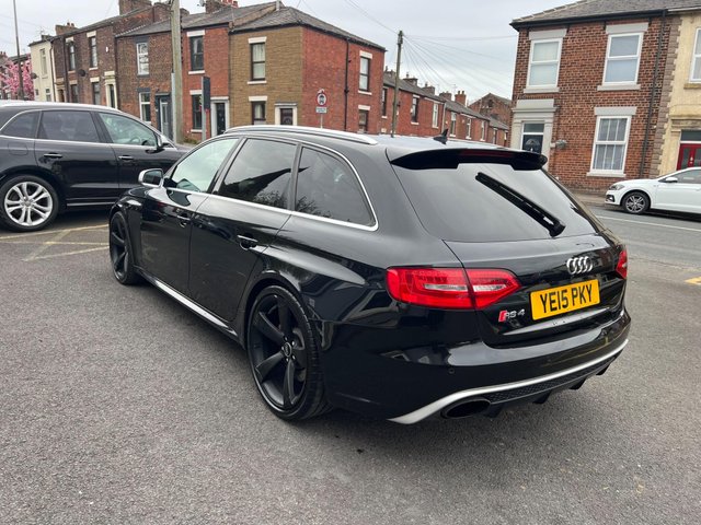 View our AUDI RS4 AVANT