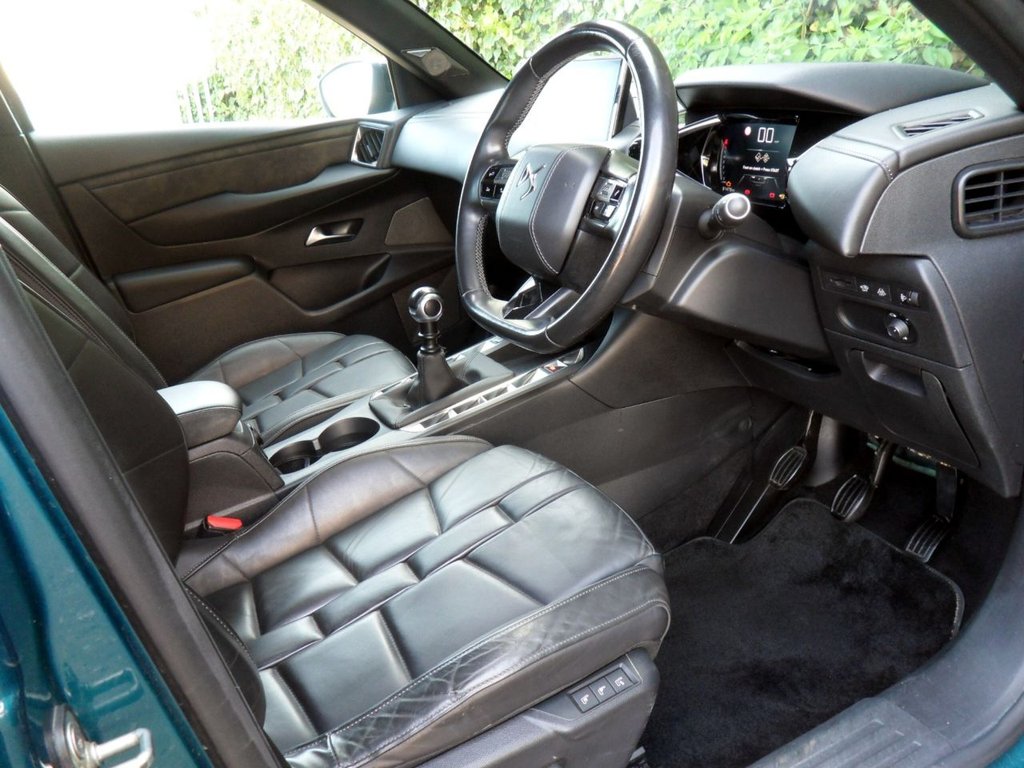 USED 2020 20 DS AUTOMOBILES DS 3 CROSSBACK 1.2 PureTech Prestige Crossback 5dr Petrol Manual Euro 6 (s/s) (100 ps) Millennium Blue - Onyx Black Roof