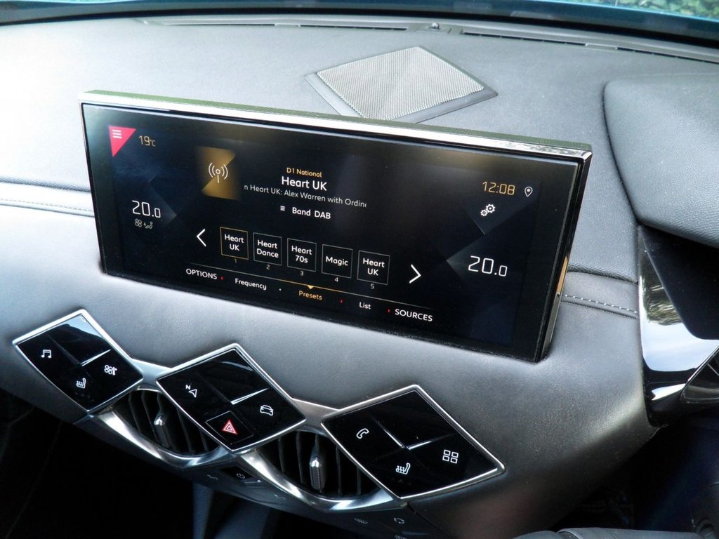 USED 2020 20 DS AUTOMOBILES DS 3 CROSSBACK 1.2 PureTech Prestige Crossback 5dr Petrol Manual Euro 6 (s/s) (100 ps) Millennium Blue - Onyx Black Roof
