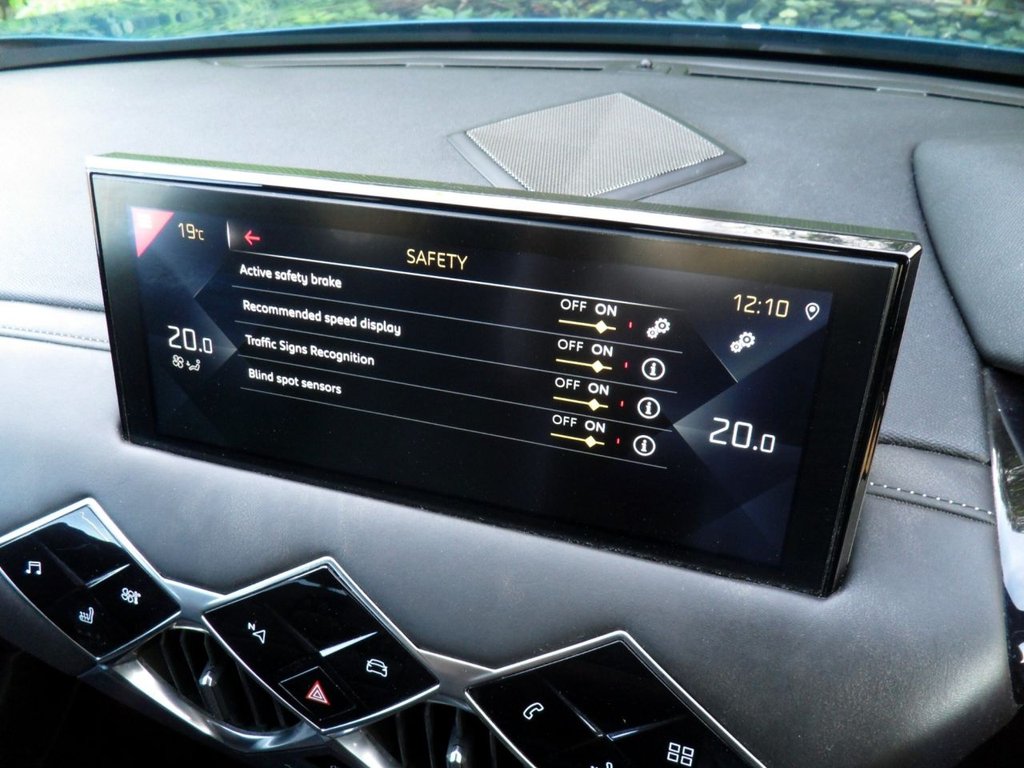 USED 2020 20 DS AUTOMOBILES DS 3 CROSSBACK 1.2 PureTech Prestige Crossback 5dr Petrol Manual Euro 6 (s/s) (100 ps) Millennium Blue - Onyx Black Roof