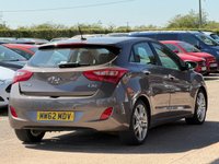 USED 2013 62 HYUNDAI I30 1.6 CRDi Premium Hatchback 5dr Diesel Manual Euro 5 (128 ps) **SATNAV~LEATHER~PANROOF**