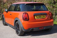 USED 2018 68 MINI HATCH 1.5 One GPF Hatchback 3dr Petrol Manual Euro 6 (s/s) (102 ps) 17"Black JCW Alloys, Black Pack, Nav, DAB, Carplay, USB
