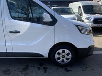 USED 2025 75 RENAULT Trafic E-Tech SL30 52kWh Advance Panel Van 5dr Electric Auto L1 H1 (122 ps) Deliver Miles 