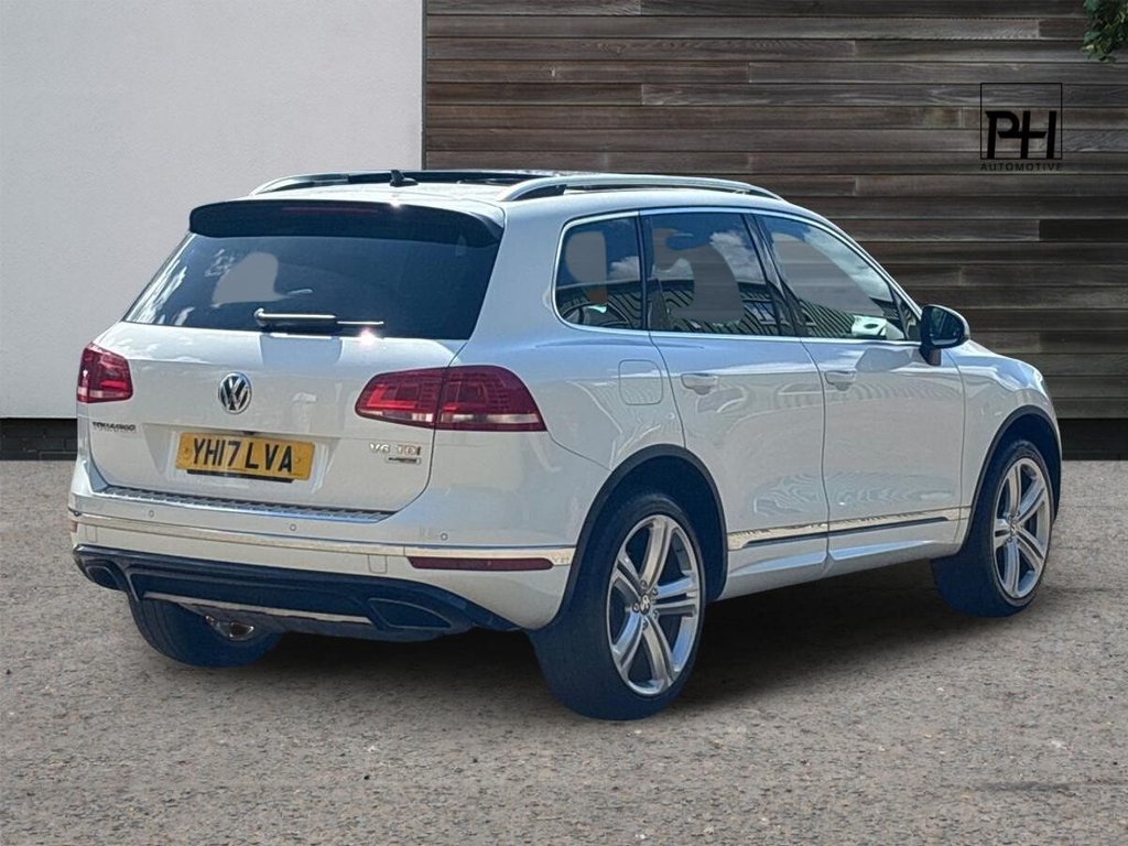 USED 2017 17 VOLKSWAGEN TOUAREG 3.0 TDI V6 BlueMotion Tech R-Line Plus SUV 5dr Diesel Tiptronic 4WD Euro 6 (s/s) (262 ps) PANORAMIC ROOF|HEATED S WHEEL