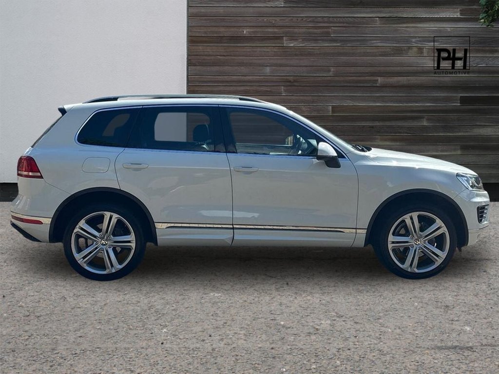 USED 2017 17 VOLKSWAGEN TOUAREG 3.0 TDI V6 BlueMotion Tech R-Line Plus SUV 5dr Diesel Tiptronic 4WD Euro 6 (s/s) (262 ps) PANORAMIC ROOF|HEATED S WHEEL