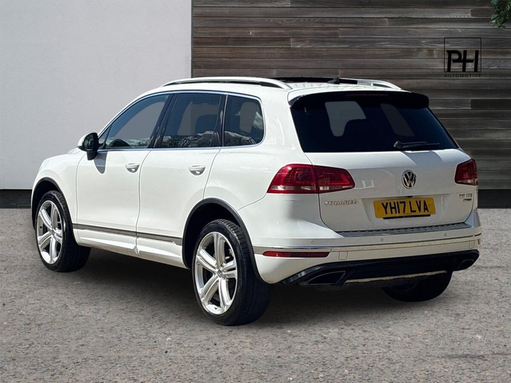 USED 2017 17 VOLKSWAGEN TOUAREG 3.0 TDI V6 BlueMotion Tech R-Line Plus SUV 5dr Diesel Tiptronic 4WD Euro 6 (s/s) (262 ps) PANORAMIC ROOF|HEATED S WHEEL