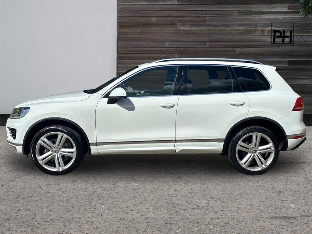 USED 2017 17 VOLKSWAGEN TOUAREG 3.0 TDI V6 BlueMotion Tech R-Line Plus SUV 5dr Diesel Tiptronic 4WD Euro 6 (s/s) (262 ps) PANORAMIC ROOF|HEATED S WHEEL