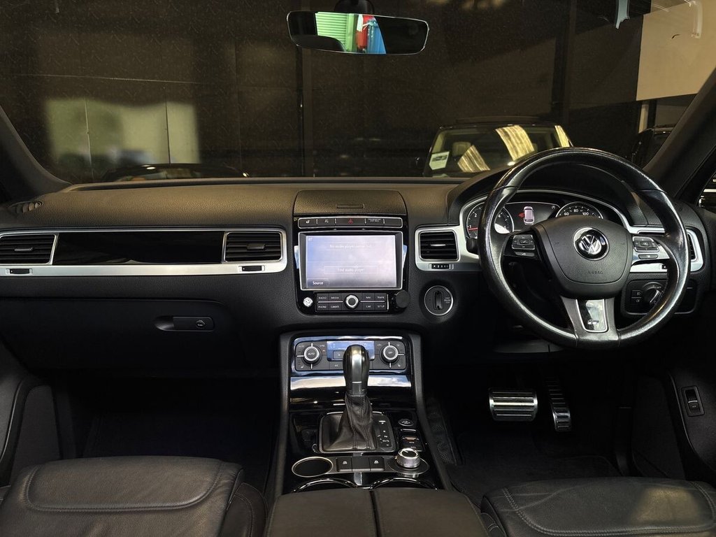 USED 2017 17 VOLKSWAGEN TOUAREG 3.0 TDI V6 BlueMotion Tech R-Line Plus SUV 5dr Diesel Tiptronic 4WD Euro 6 (s/s) (262 ps) PANORAMIC ROOF|HEATED S WHEEL
