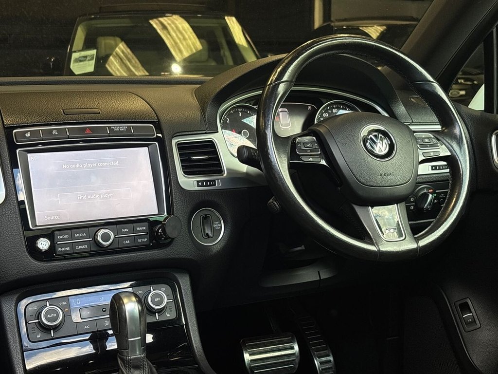 USED 2017 17 VOLKSWAGEN TOUAREG 3.0 TDI V6 BlueMotion Tech R-Line Plus SUV 5dr Diesel Tiptronic 4WD Euro 6 (s/s) (262 ps) PANORAMIC ROOF|HEATED S WHEEL