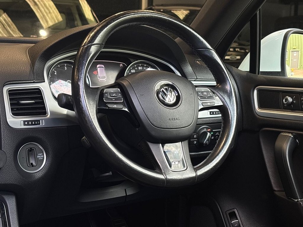 USED 2017 17 VOLKSWAGEN TOUAREG 3.0 TDI V6 BlueMotion Tech R-Line Plus SUV 5dr Diesel Tiptronic 4WD Euro 6 (s/s) (262 ps) PANORAMIC ROOF|HEATED S WHEEL